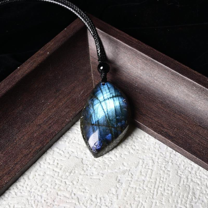 Pendentif feuille de labradorite de 2,3-3 cm | Cristal en gros Hola