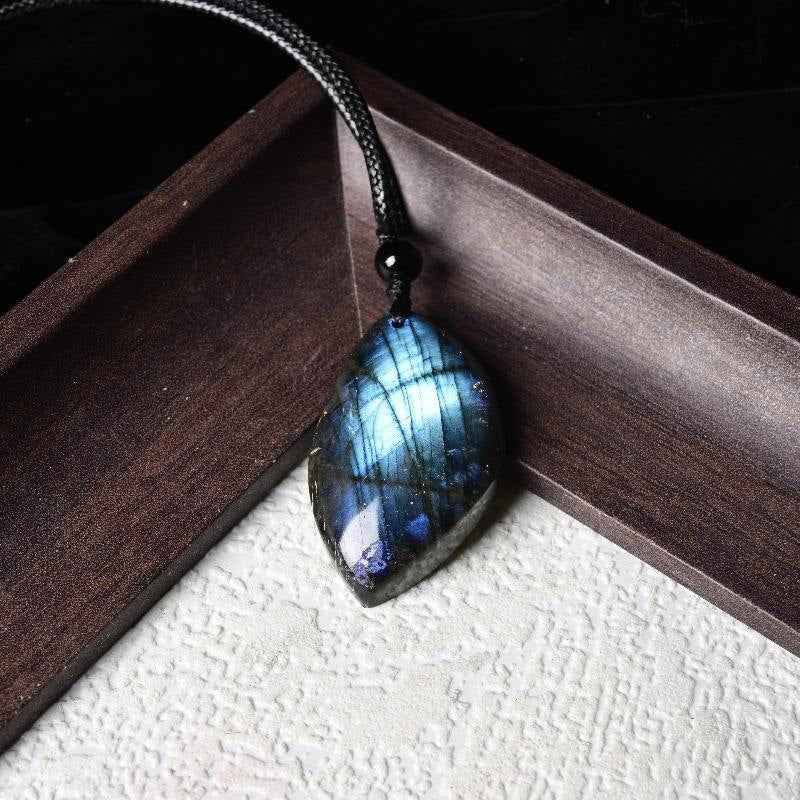 0.9-1.18in Labradorite Leaf Pendant|Wholesale CrystalHola