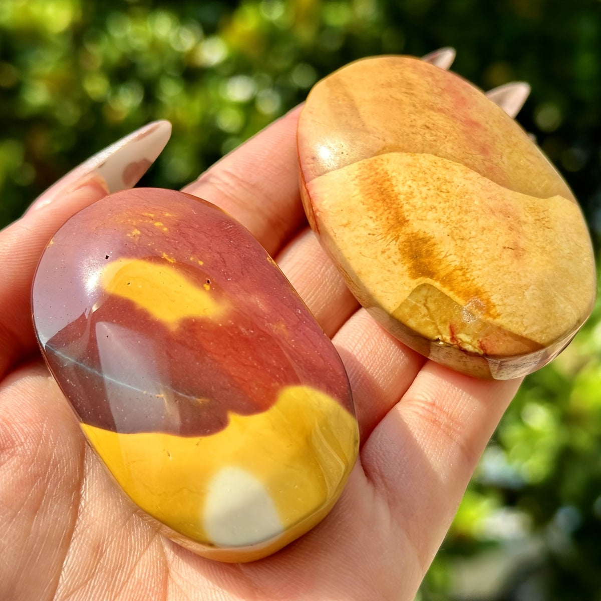 CRYSTALHOLA Natural Mookaite Palm Stone for Decor