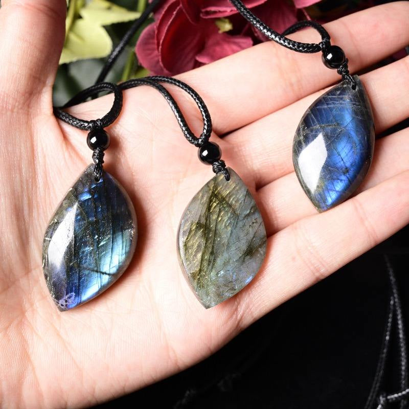 Pendentif feuille de labradorite de 2,3-3 cm | Cristal en gros Hola