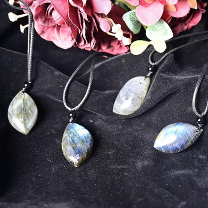 Pendentif feuille de labradorite de 2,3-3 cm | Cristal en gros Hola