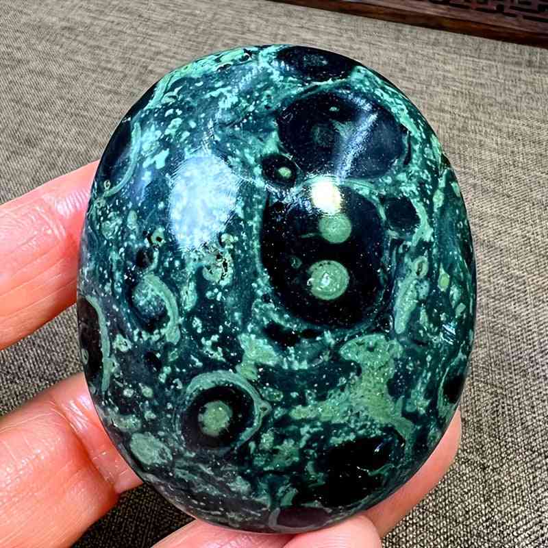 2.36inPeaRoosterEyePalmStoneCrystaHolaHealingforGift_3 - CrystalHola