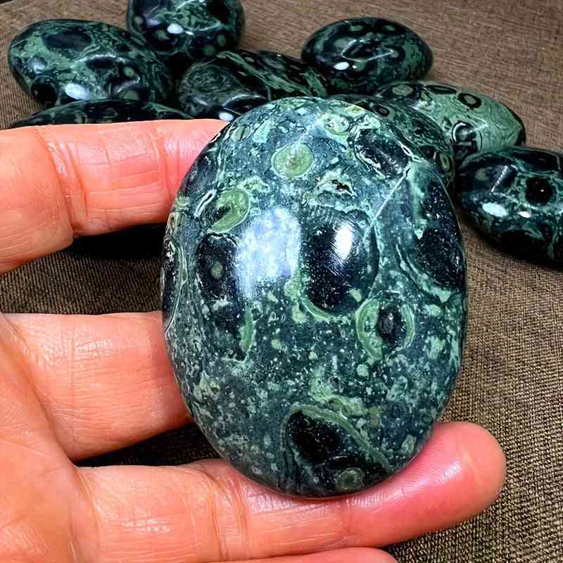 2.36inPeaRoosterEyePalmStoneCrystaHolaHealingforGift_4 - CrystalHola