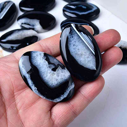 20-50gBlackAndWhiteAgateHandStone_2 - CrystalHola