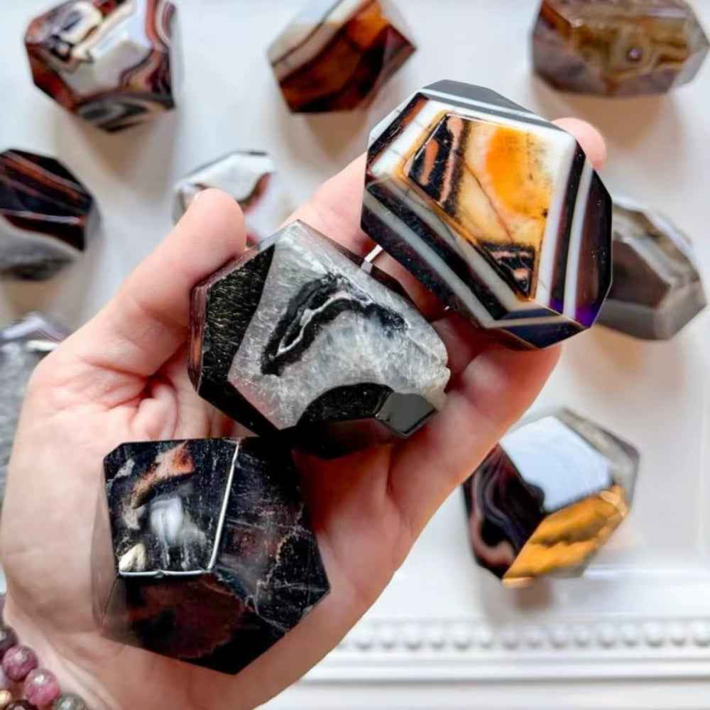 50-100g  Back and Red Banded Agate Freeform |CrystalHola Wholesale