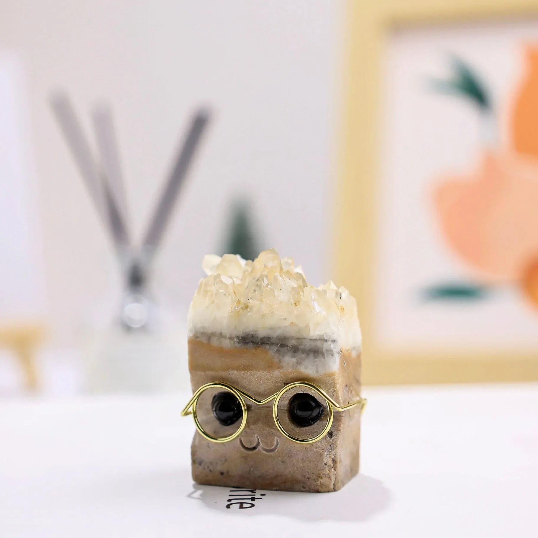 A hedgehog wearing glasses cluster - CrystalHola