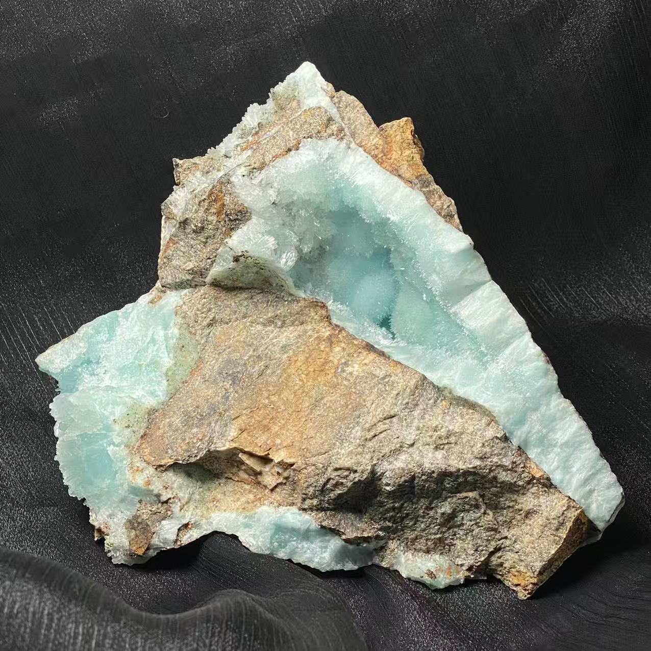 Larimar Mineral