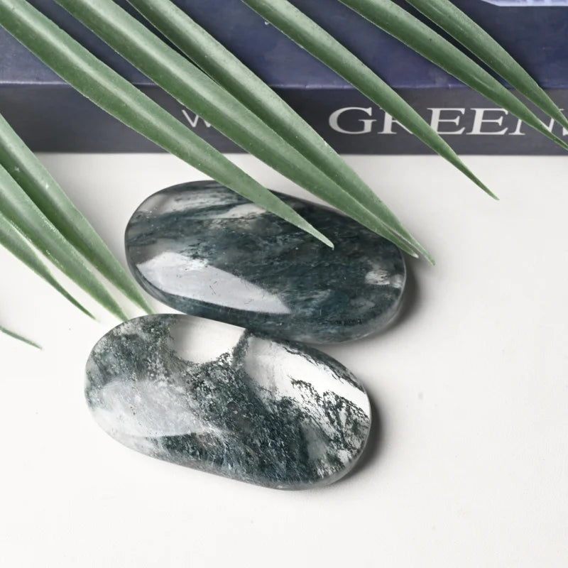 Man-Made Garden Quartz Palm Stone for Decor