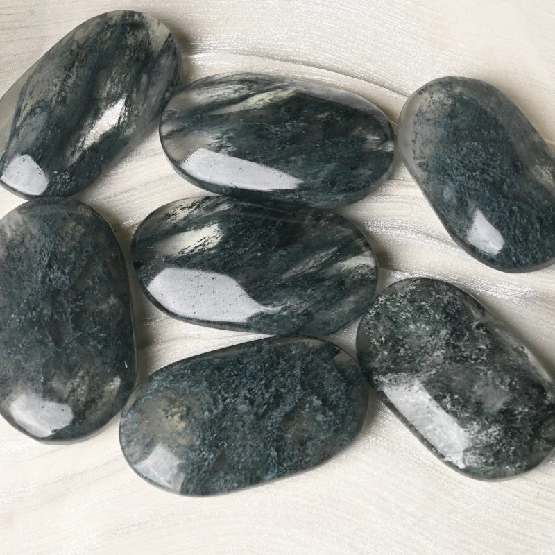 Man-Made Garden Quartz Palm Stone for Decor