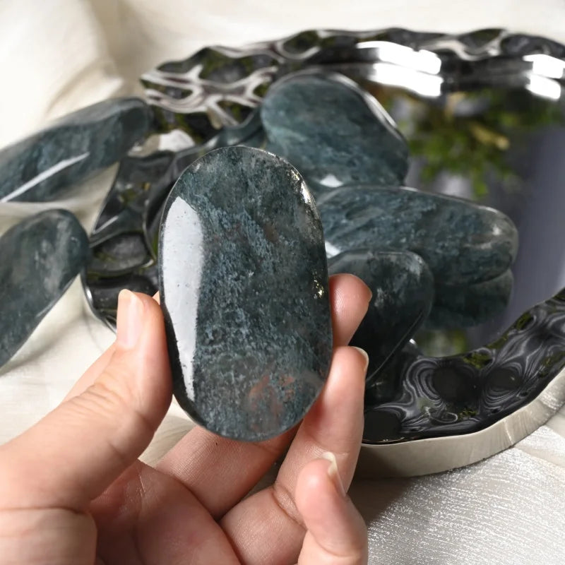 Man-Made Garden Quartz Palm Stone for Decor