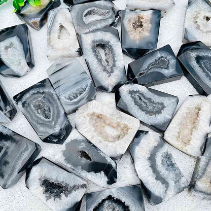 WholesaleBulkBlackOnyxGeodeAgatePoint_1 - CrystalHola